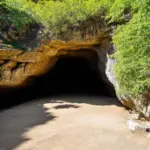 Entrance to Hang Múa cave