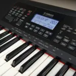 Yamaha E423 Keyboard